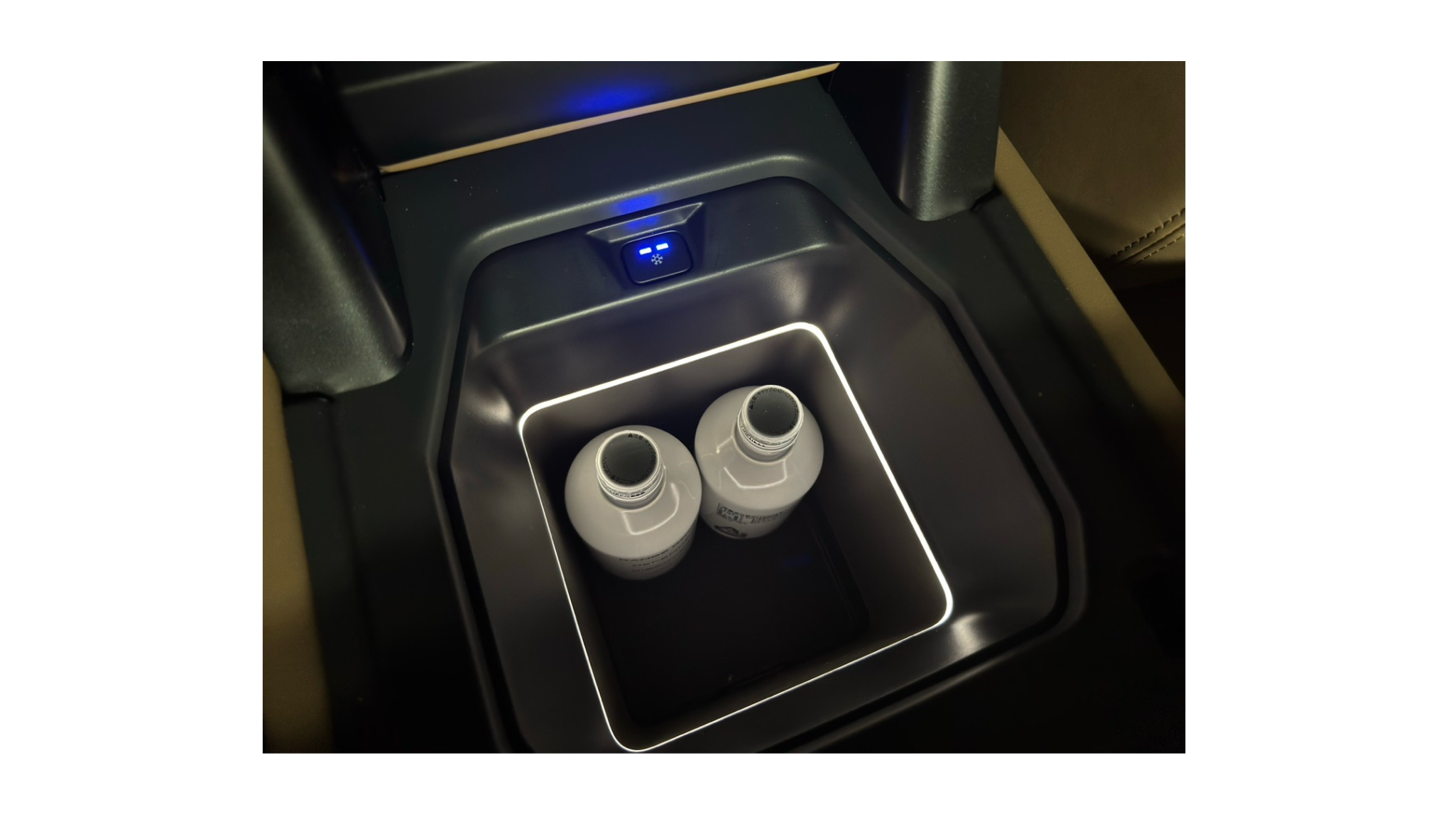 ディフェンダー110 センターコンソールクーラーボックス